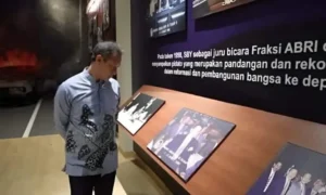 dr. Warkim Sutarto berkunjung ke museum Galeri SBY ANI