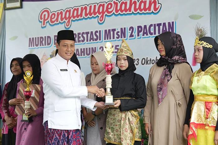 Apresiasi Dr. H. Warkim Sutarto